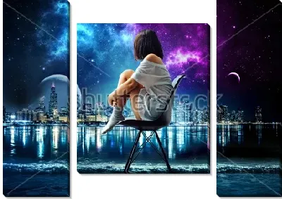 Модульная картина Девушка сидит на стуле и смотрит на город мечты