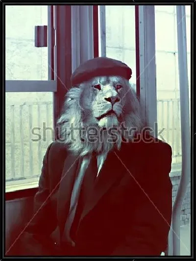 Картина Мужчина с головой льва в деловом костюме и кепке