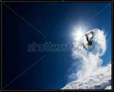 Картина Сноубордист делает высокий эффектный прыжок