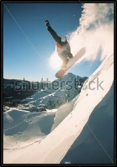 Картина Сноубордист парит в воздухе в момент эффектного прыжка с высокой горы на фоне прекрасного заснеженного пейзажа