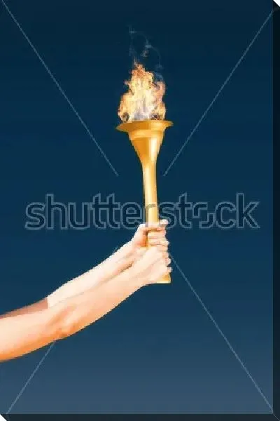 Постер Факел с олимпийским огнём в руках на синем фоне