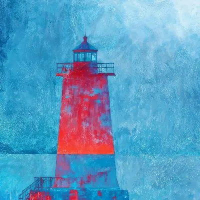 Молодой человек с винтовкой на тренировке по стендовой стрельбе