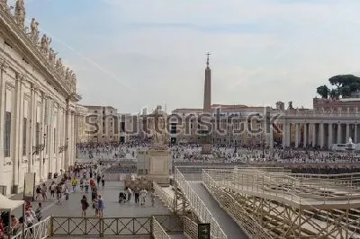 Плакат Туристы на улицах и площади Ватикана в Риме