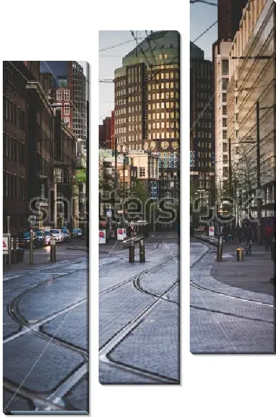 Модульная картина Трамвайные пути в центре вечерней Гааги