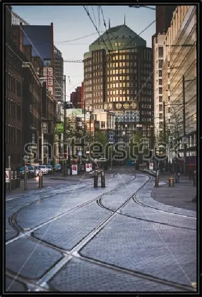 Картина Трамвайные пути в центре вечерней Гааги