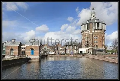 Картина Красивый вид старинную водонапорную башню Роттердама