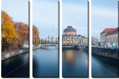 Музейный остров на реке Шпрее и Александерплац с телебашней в центре Берлина