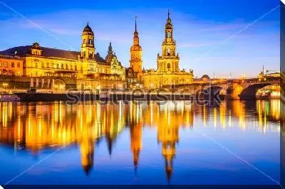 Закат на реке Эльбе с видом на Собор Святой Троицы в Дрездене