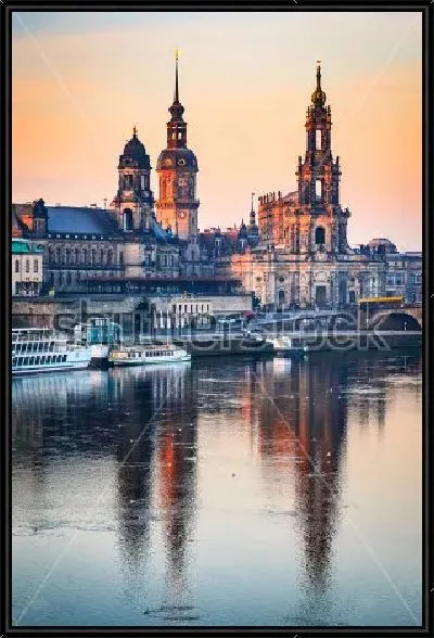 Картина Красивый закат над главными соборами Дрездена, отражающимися в Эльбе