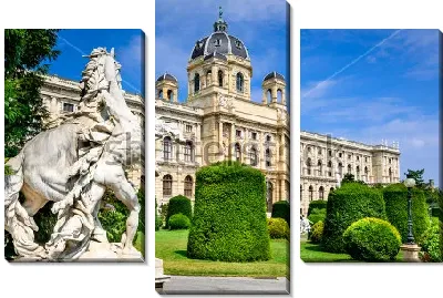 Модульная картина Прекрасный вид на знаменитый венский Музей Естественной истории в парке со скульптурами и причудливо подстриженными кустами