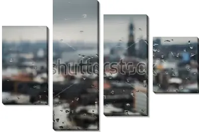 Взгляд на Гамбург через окно с каплями дождя на стекле