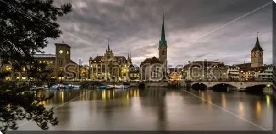 Постер Вид на Старый город Цюриха со стороны реки Лиммат в вечернее время