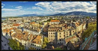 Картина Красивая панорама старого города Женевы в солнечный день