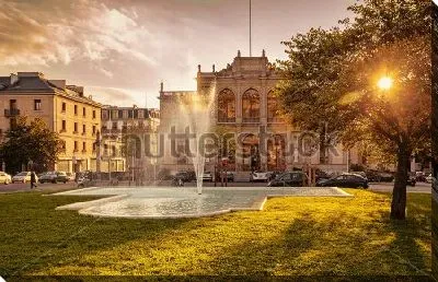 Постер Красивый вид на здание Женевской консерватории с фонтаном на первом плане