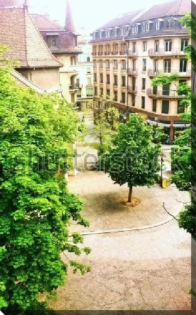 Постер Тихие и спокойные улицы со скверами в Женеве