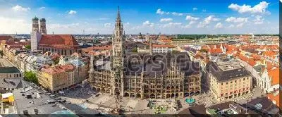 Постер Развёрнутая панорама Мюнхена с видом на Новую ратушу на площади Мариенплатц 