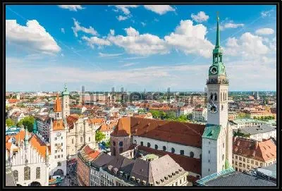 Картина Красивая панорама Мюнхена с видом на церковь Святого Петра и здание Старой ратуши