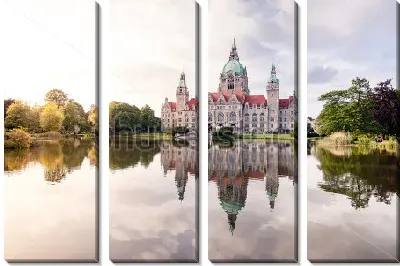 Красивый вид с отражением на Новую городскую ратушу с парком и прудом в центре Ганновера