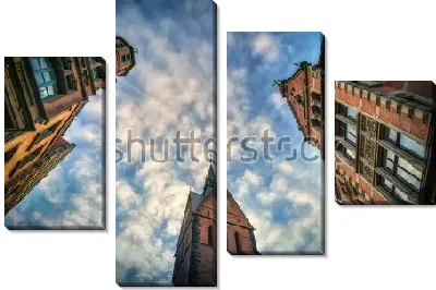 Модульная картина Рыночная церковь Ганновера в облаках - вид снизу