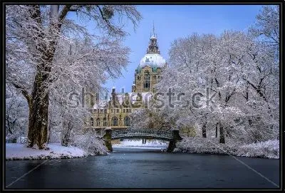 Картина Красивый зимний пейзаж с видом на Новую ратушу Ганновера со стороны пруда
