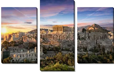 Красивая панорама древних Афин в лучах закатного солнца с видом на Храм Парфенон в Акрополе