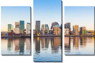 Модульная картина Панорама на современные здания в Осло с отражением в воде