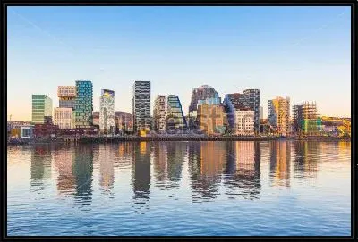 Картина Панорама на современные здания в Осло с отражением в воде