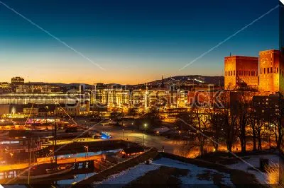 Постер Красивая вечерняя панорама Осло с красивой подсветкой зданий