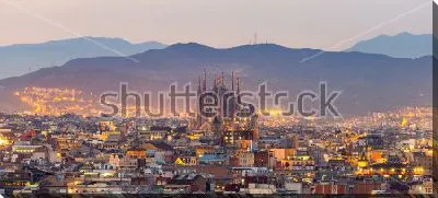 Постер Развёрнутая панорама вечерней Барселоны с видом на собор Саграда Фамилия