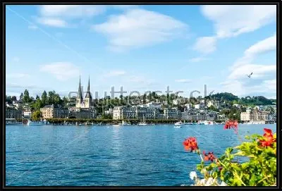 Живописная панорама исторической части города Люцерн на озере