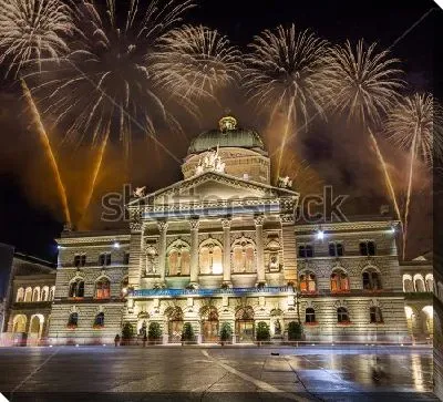 Захватывающий фейерверк над оперным театром Берна