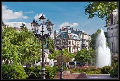 Картина Центральный парк Баден-Бадена с фонтаном и красивыми фонарями