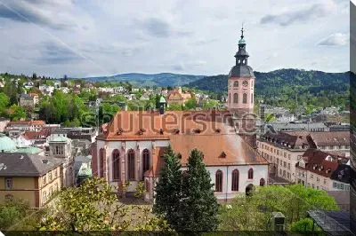 Панорама летнего Баден-Бадена с видом на Кафедральный собор
