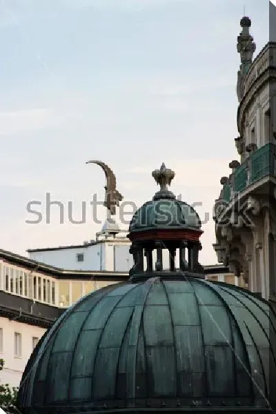 Постер Архитектурный пейзаж со скульптурами в парке Висбадена