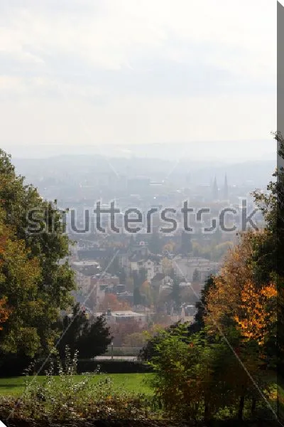 Постер Красивый осенний пейзаж туманного Висбадена