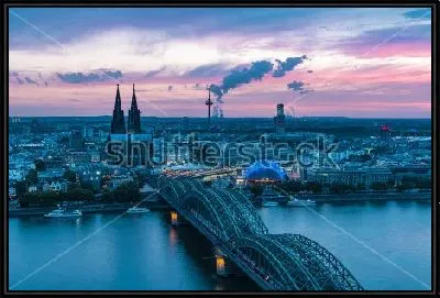 Вечерняя панорама Кёльна с видом на мост Гогенцоллернов и башни Кёльнского собора