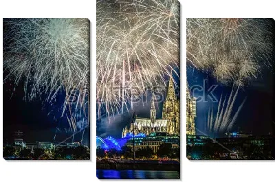 Модульная картина Красивый фейерверк в ночном небе Кёльна на фоне Кёльнского собора