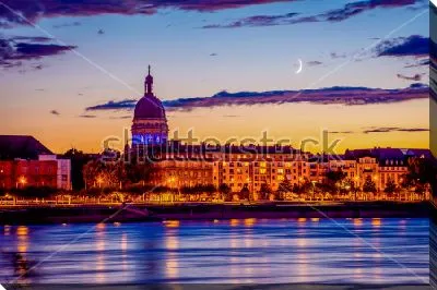 Постер Огни вечернего Майнца на Рейне с красивым закатом