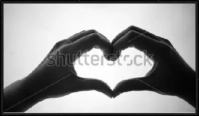 Картина Соединённые в фигуре сердечка руки