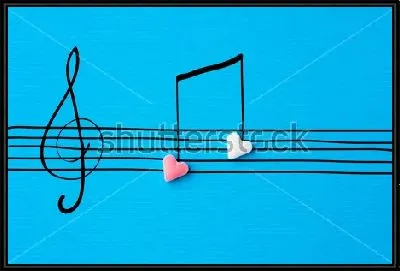 Музыка двух сердец - сердца в виде нот на нотном стане со скрипичным ключом на голубом фоне