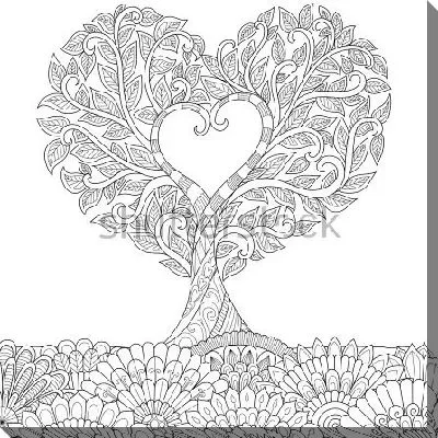 Красивое дерево с сердцем на цветущей поляне