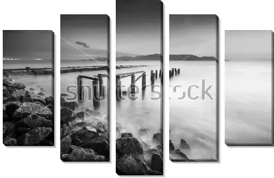 Модульная картина Уходящий вдаль морской пирс на фоне гор