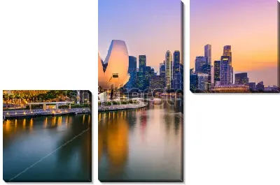 Модульная картина Вечерний пейзаж набережной Сингапура с небоскрёбами и зданием в виде распускающегося цветка
