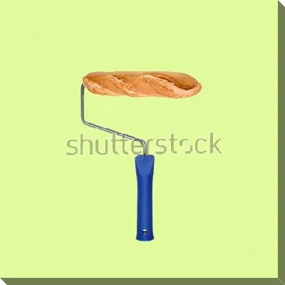 Малярный валик с белым батоном на светлом фисташковом фоне