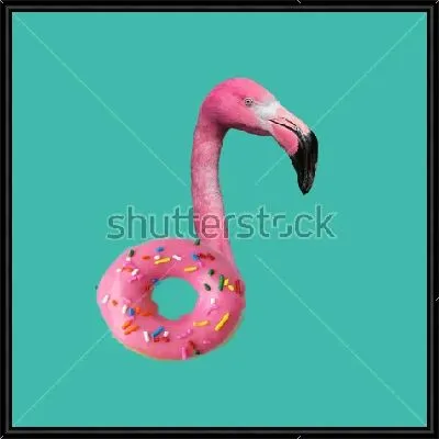 Яркий коллаж с головой розового фламинго и розового пончика на голубом фоне