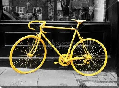 Постер Жёлтый велосипед у витрины магазина, в которой отражается город