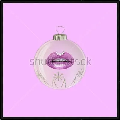 Ёлочный шарик со снежинками и сиреневыми губами на светлом фоне