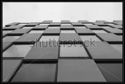 Городская геометрия в строении из стекла и бетона - уходящая вдаль квадратная перспектива