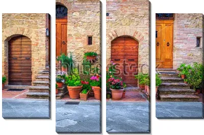 Арочные двери, лестницы и цветочные клумбы в традиционной тосканской архитектуре