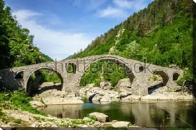 Постер Каменный арочный мост Дьявола в горах Родопы (Болгария) 